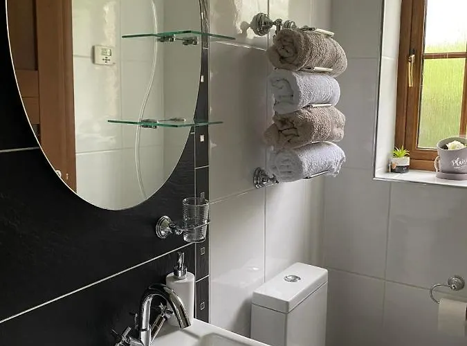 Corness House 3* 莫纳汉